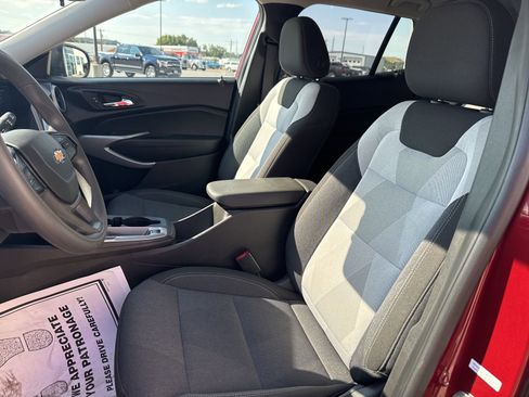 Used 2025 Chevrolet Trax LS image 11