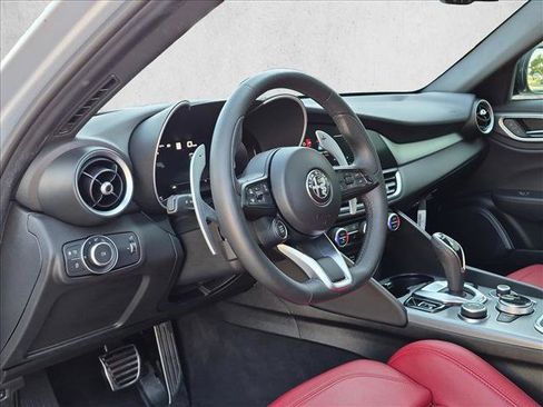 Used 2025 Alfa Romeo Giulia w/ Veloce Package Rwd image 10
