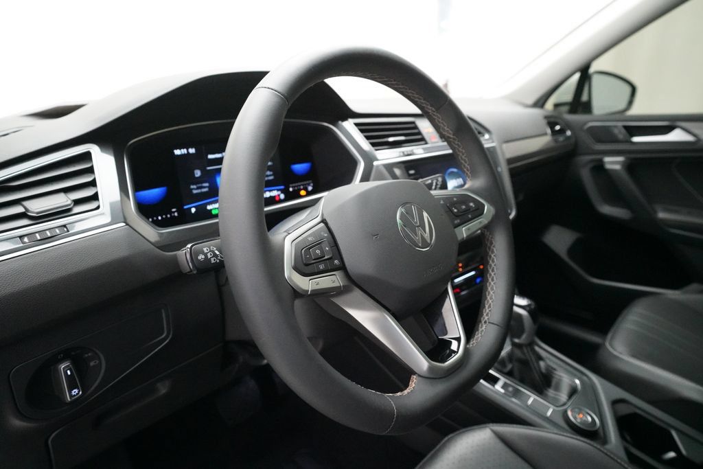 Used 2022 Volkswagen Tiguan SE AWD/4WD image 8