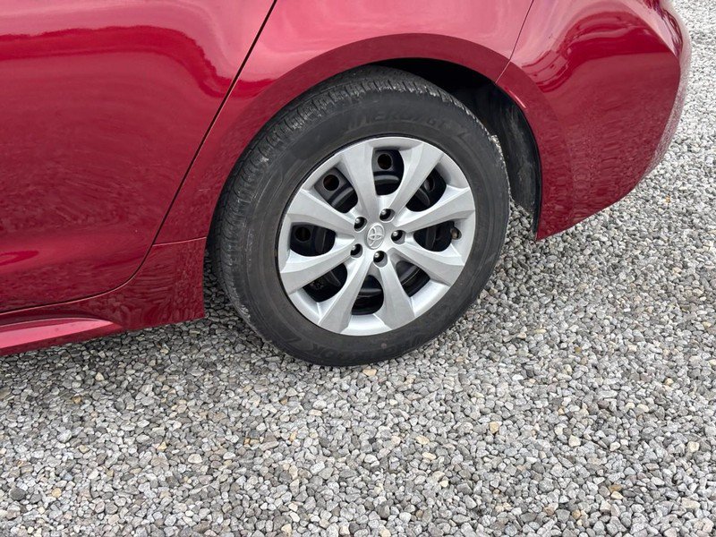 Used 2025 Toyota Corolla LE FWD image 12