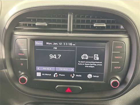 Used 2022 Kia Soul LX image 11