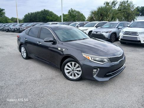 Used 2018 Kia Optima S FWD image 1