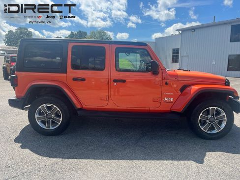 Used 2018 Jeep Wrangler Unlimited Sahara AWD/4WD image 9