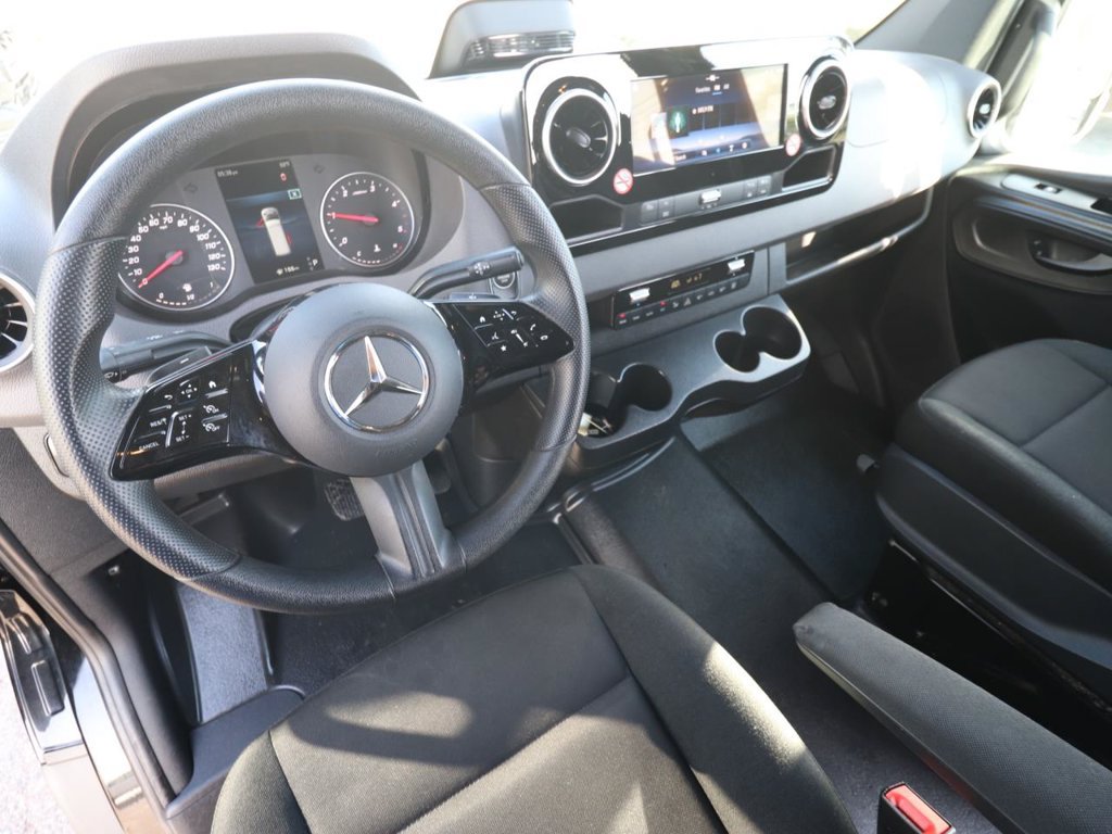 Used 2025 Mercedes-Benz Sprinter 2500 image 6