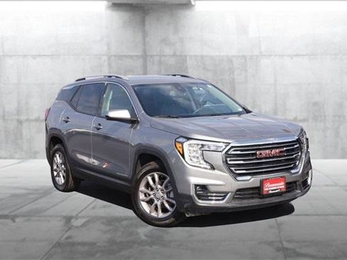 Used 2024 GMC Terrain SLT image 2