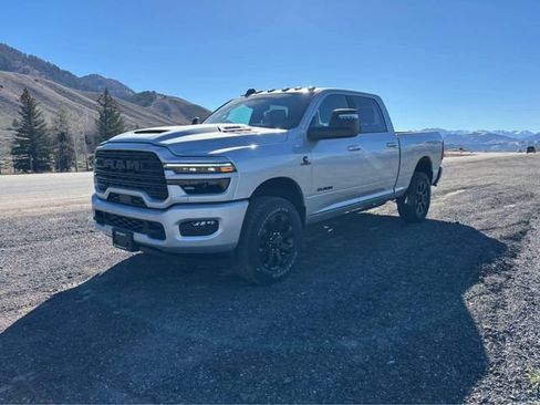 New 2026 RAM 2500 Laramie AWD/4WD image 3