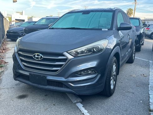 Used 2016 Hyundai Tucson SE w/ Option Group 02 image 2