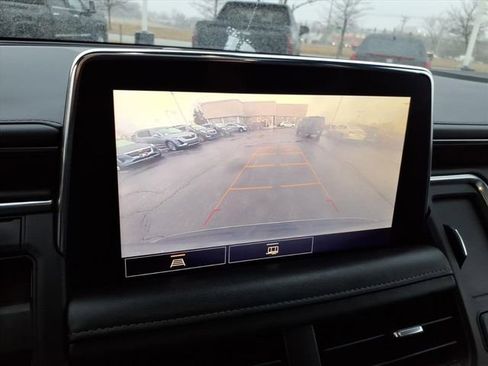 Used 2021 Chevrolet Suburban LT image 32