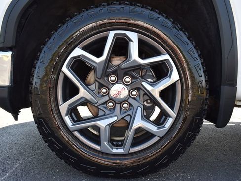 Used 2024 GMC Sierra 1500 SLT w/ SLT Premium Plus Package image 17