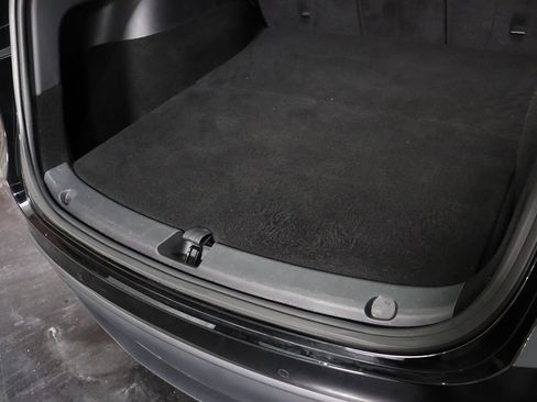 Used 2022 Tesla Model Y Long Range image 35