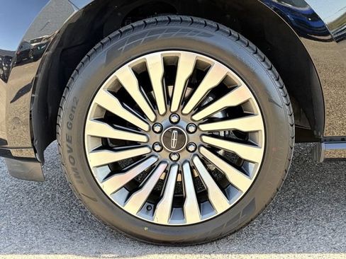 Used 2018 Lincoln Navigator Reserve w/ Technology Package AWD/4WD image 30