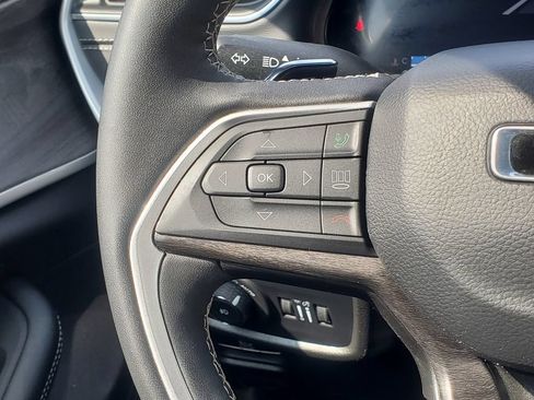 Used 2025 Jeep Grand Cherokee Limited AWD/4WD image 10