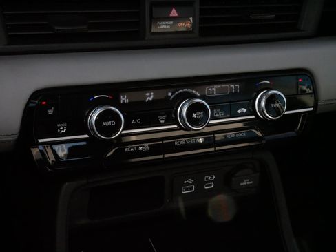 Used 2025 Honda Pilot EX-L image 23