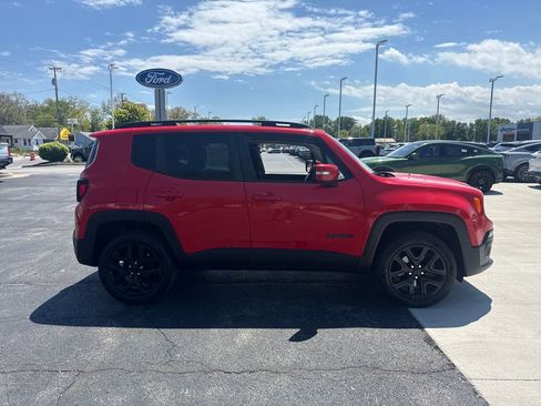 Used 2018 Jeep Renegade Altitude AWD/4WD image 7