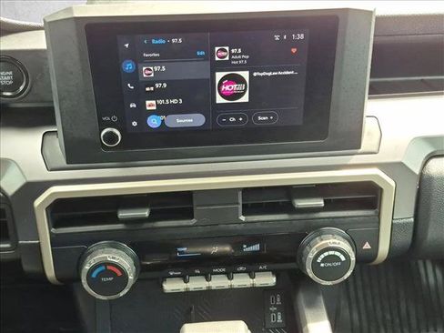 Used 2025 Toyota Tacoma SR5 AWD/4WD image 20
