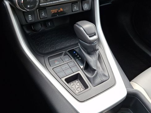 Certified 2022 Toyota RAV4 XLE Premium AWD/4WD image 17