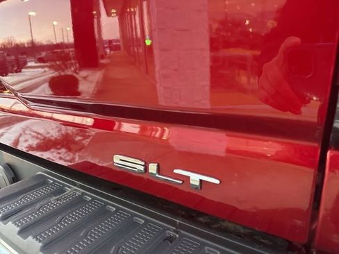 Used 2025 GMC Sierra 2500 SLT w/ SLT Premium Package image 6