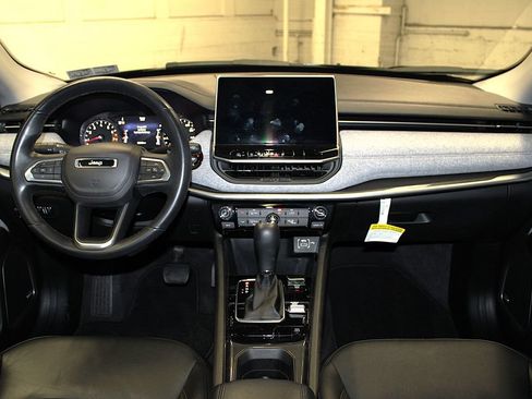 Certified 2022 Jeep Compass Latitude w/ Sun and Sound Group AWD/4WD image 8