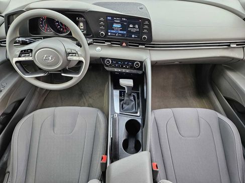 Used 2022 Hyundai Elantra SEL image 23