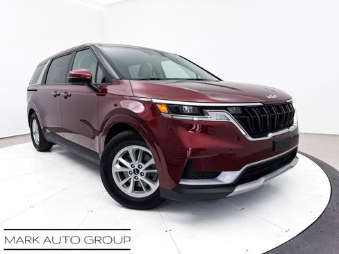 Used 2024 Kia Carnival LX image 1