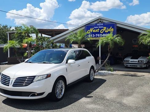 Used 2018 Lincoln MKT AWD w/ Technology Package image 1