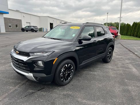 Used 2023 Chevrolet TrailBlazer LT FWD image 3