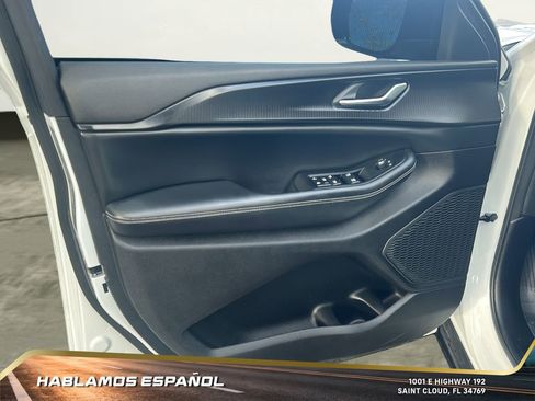 Used 2023 Jeep Grand Cherokee L Altitude image 12