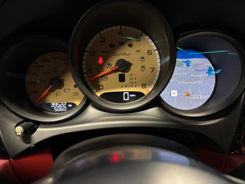 Used 2017 Porsche Macan Turbo image 10