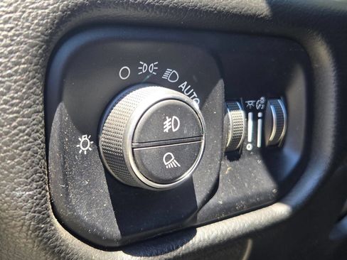 Used 2025 RAM 1500 Laramie AWD/4WD image 12