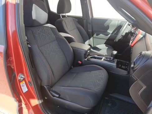 Used 2018 Toyota Tacoma TRD Off-Road image 37