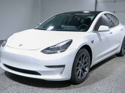 Used 2020 Tesla Model 3 Standard Range Plus RWD image 23
