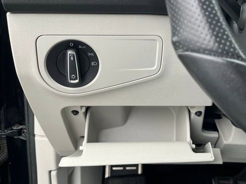 Certified 2022 Volkswagen Tiguan SE R-Line image 35