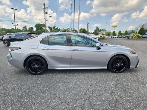 Used 2024 Toyota Camry XSE FWD image 6