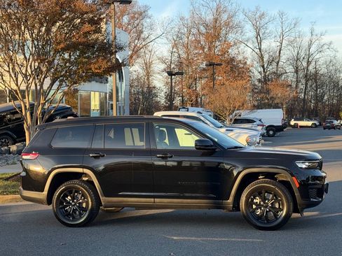 New 2025 Jeep Grand Cherokee L Altitude image 5