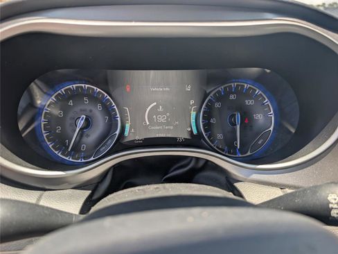 Used 2023 Chrysler Pacifica Touring-L FWD image 25