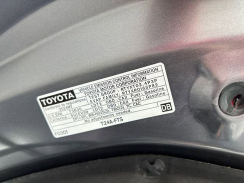 Certified 2025 Toyota Highlander LE FWD image 10