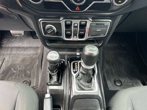 Used 2018 Jeep Wrangler Unlimited Sport S AWD/4WD image 30