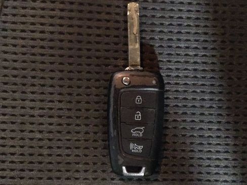 Used 2019 Hyundai Santa Fe SE w/ Cargo Package FWD image 32