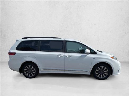 Used 2020 Toyota Sienna LE w/ Protection Package AWD/4WD image 4