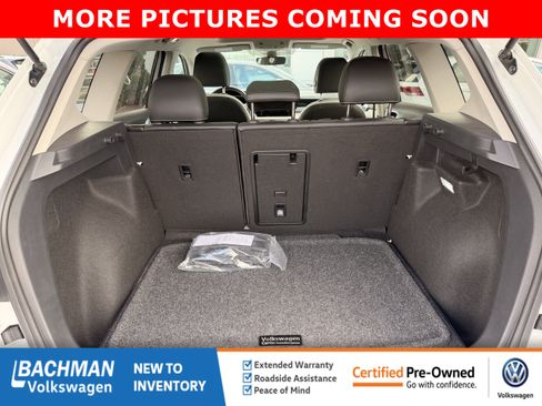Certified 2025 Volkswagen Taos SE w/ Panoramic Sunroof Package image 10