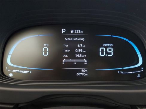 Used 2023 Hyundai Venue Limited image 15