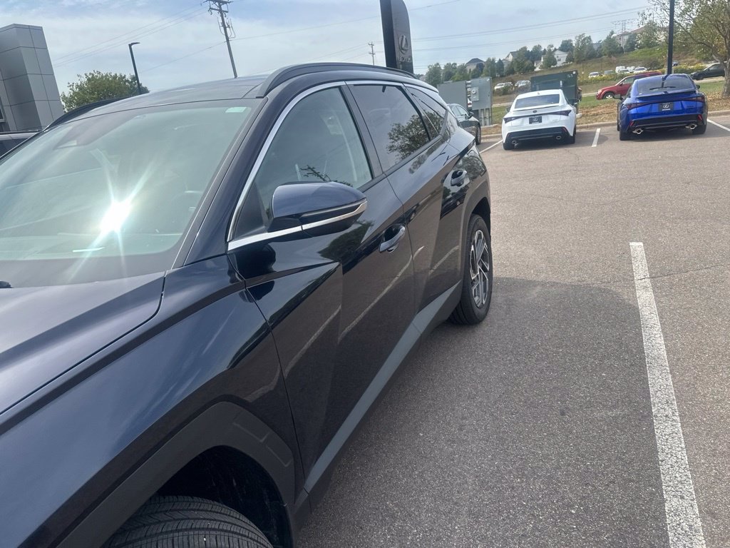 Used 2025 Hyundai Tucson Limited AWD/4WD image 4
