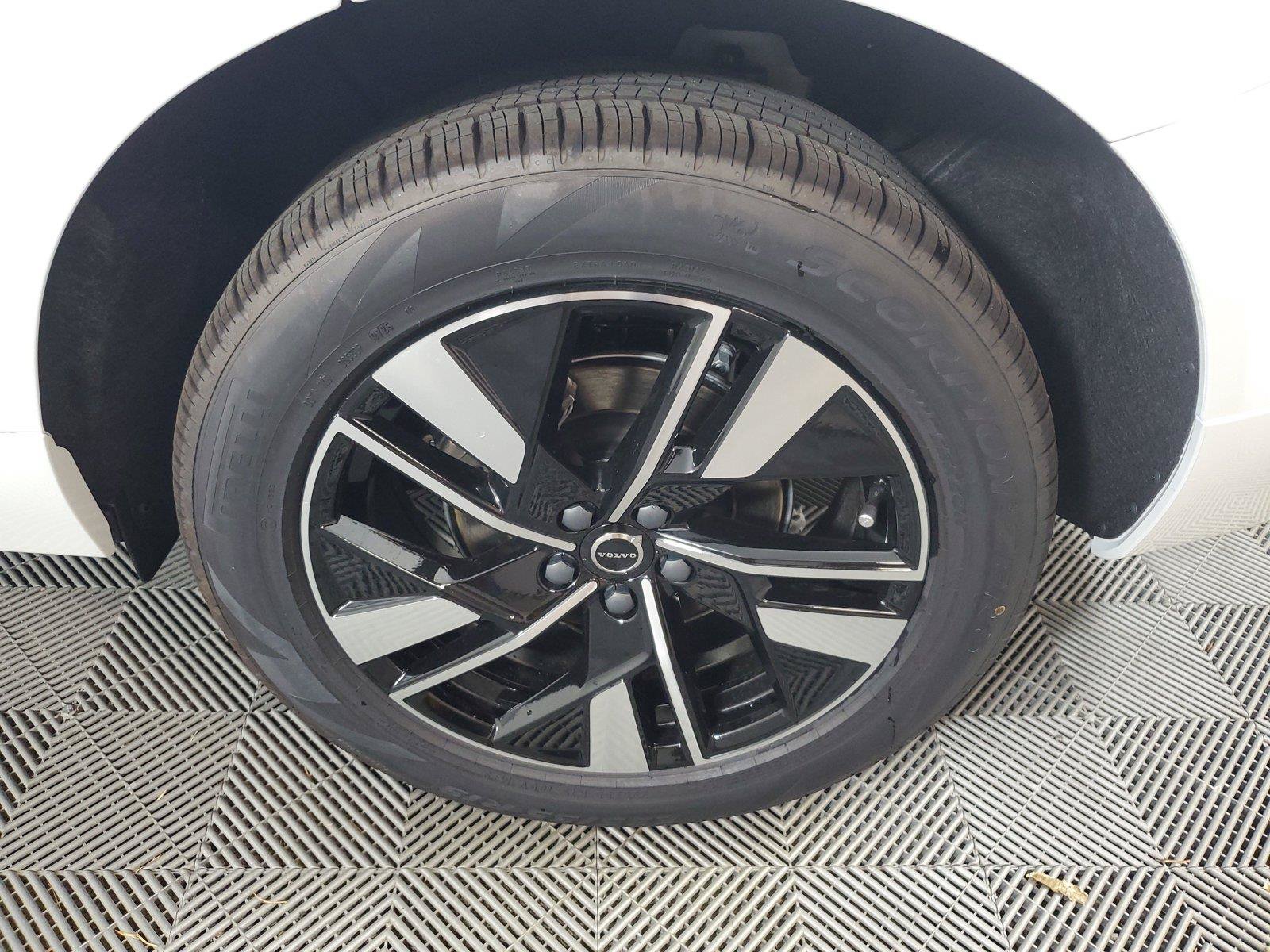New 2027 Volvo XC60 B5 Core AWD/4WD image 11