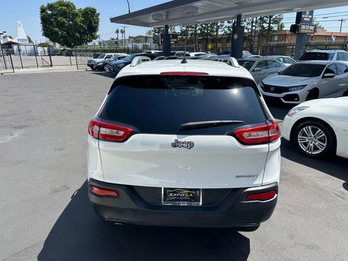 Used 2015 Jeep Cherokee Sport image 15