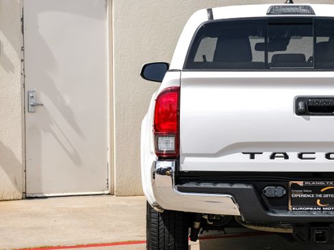 Used 2021 Toyota Tacoma SR5 RWD image 46