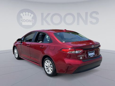 Used 2024 Toyota Corolla LE w/ LE Convenience Package FWD image 4