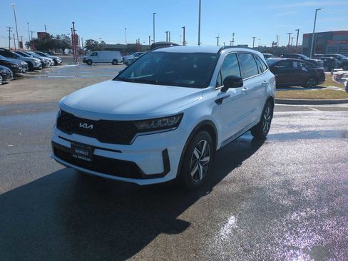Used 2022 Kia Sorento S image 4