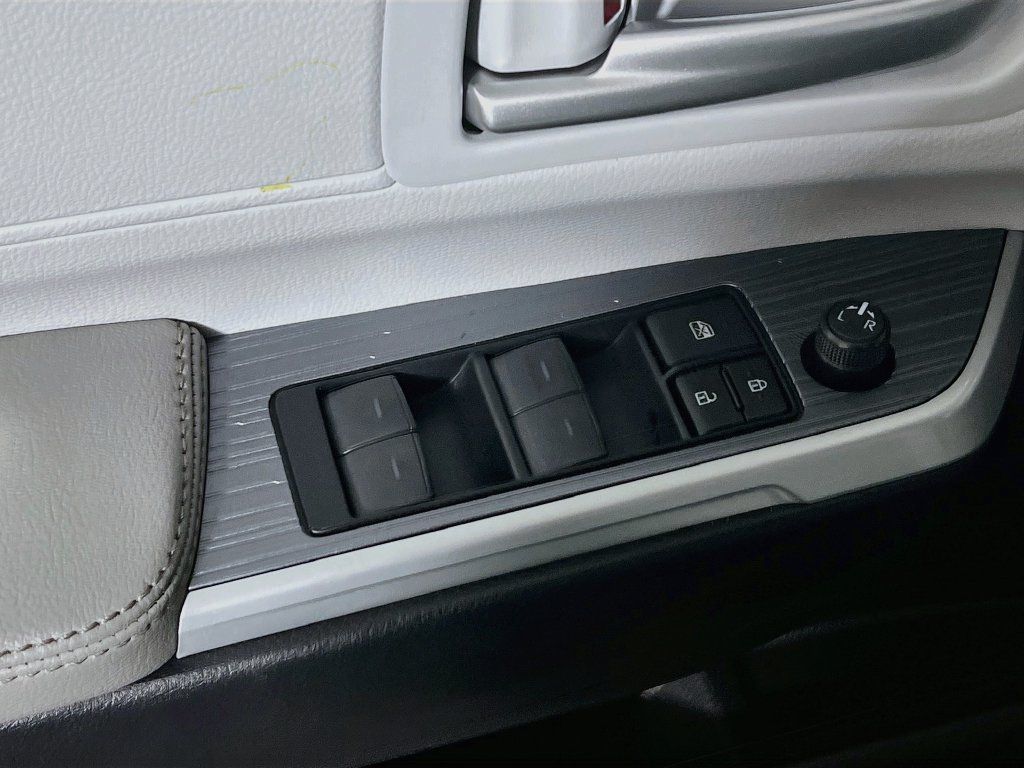 Certified 2026 Toyota Sienna XLE FWD image 16