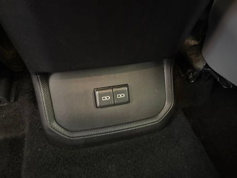 Used 2024 Toyota Highlander XLE AWD/4WD image 37