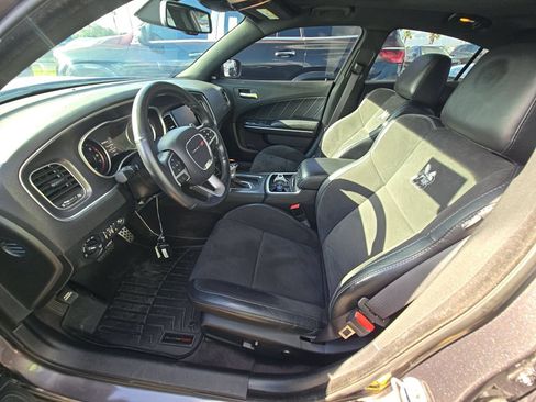 Used 2017 Dodge Charger R/T Scat Pack w/ Driver Confidence Group RWD image 4